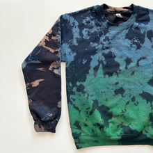 Load image into Gallery viewer, 90s Distressed Crew
